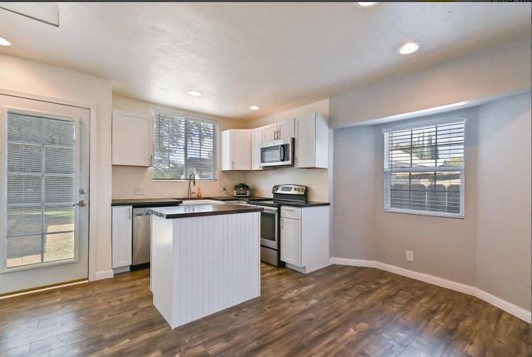 328 Percy Ave #1 - Photo 6 of 9