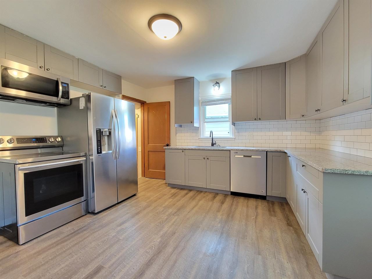 1111 1st Ave Se #1 - Photo 5 of 19