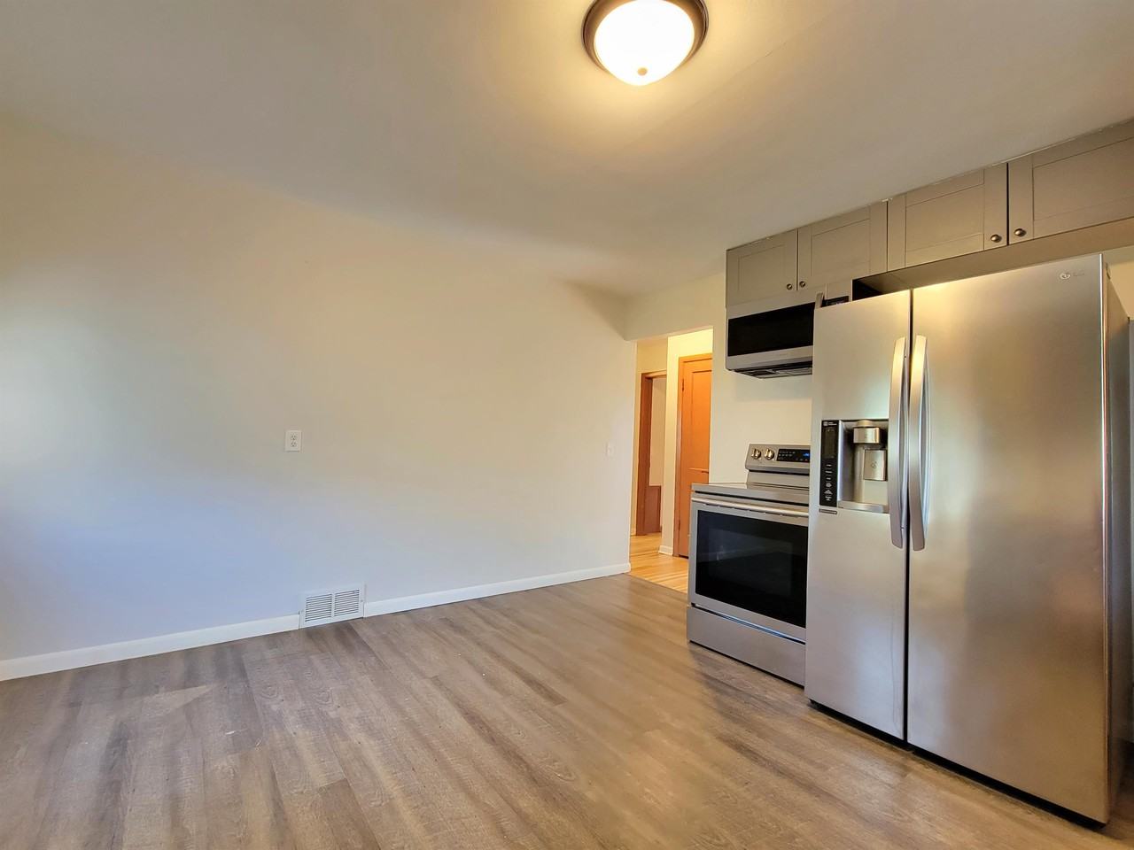 1111 1st Ave Se #1 - Photo 6 of 19