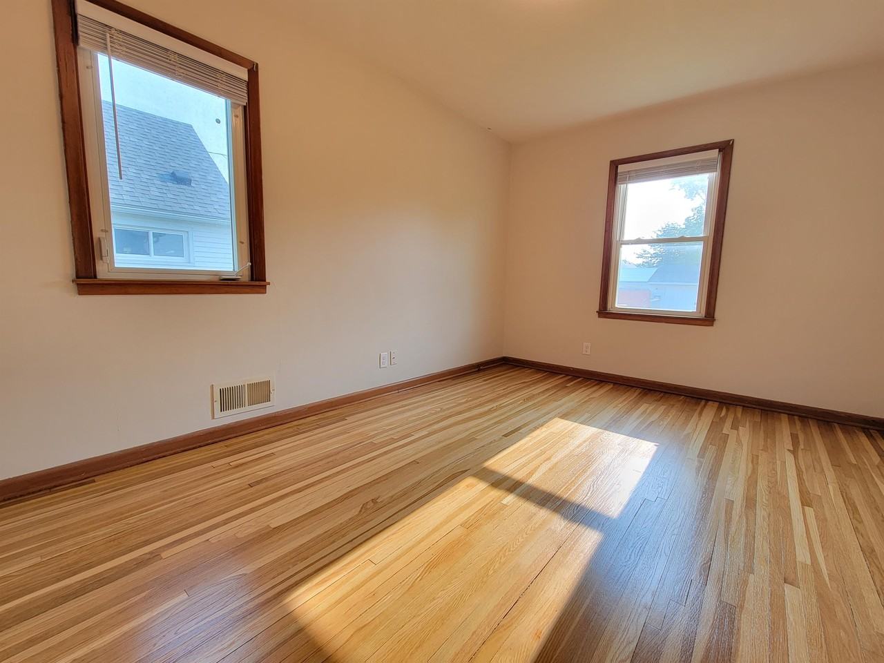 1111 1st Ave Se #1 - Photo 7 of 19