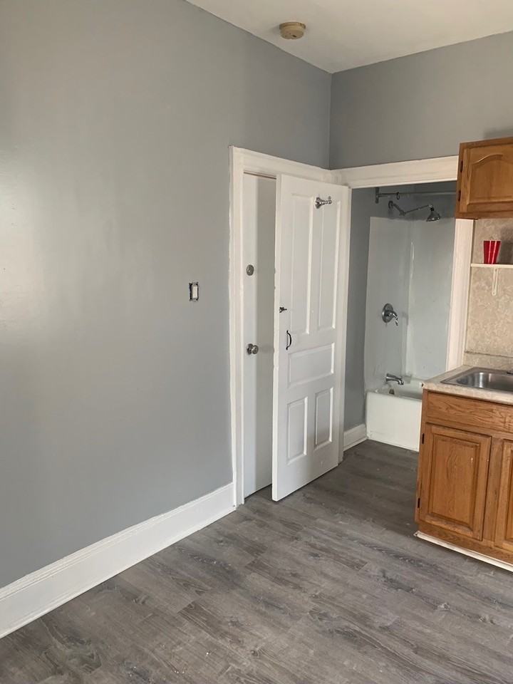 223 N 52nd St #2F - Photo 2 of 2