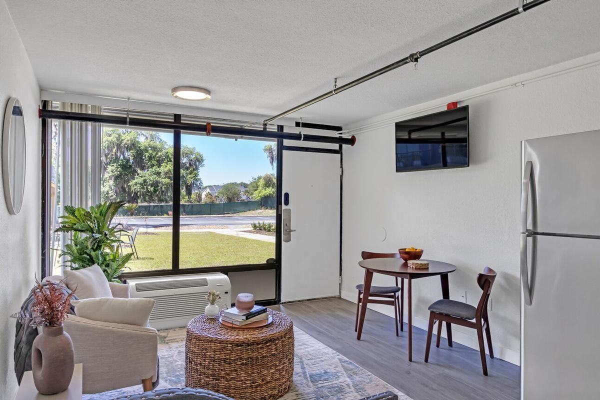 1660 Ribaut Rd - Photo 2 of 32