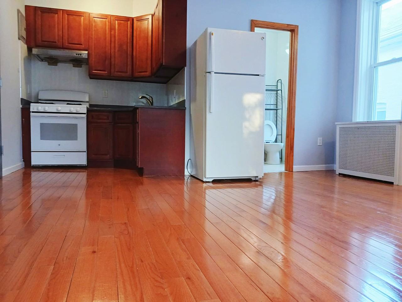 East 21st Street #2f - Photo 4 of 10