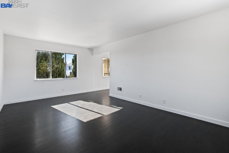 2428 11th Ave - Photo 2 of 11