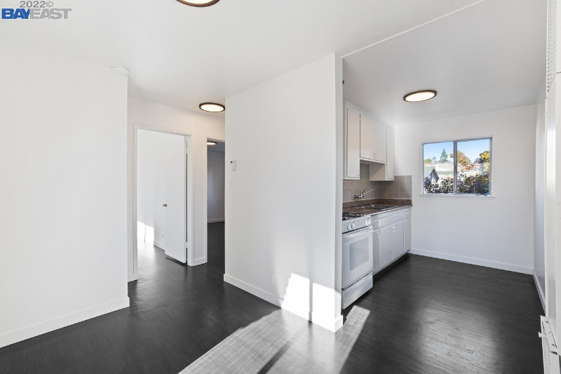 2428 11th Ave - Photo 3 of 11