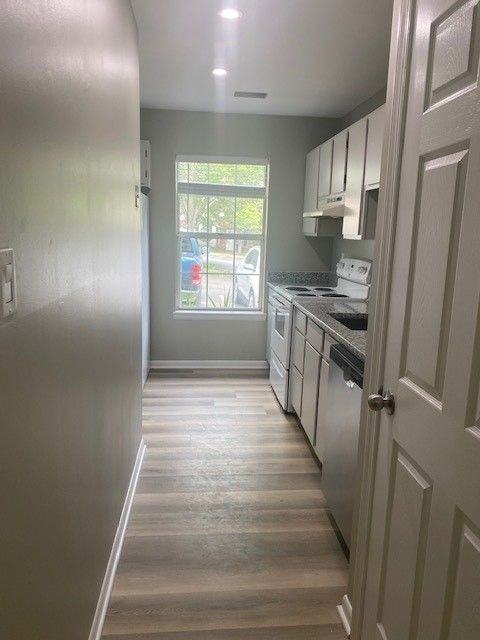 14 Kingsbridge Ct - Photo 3 of 14