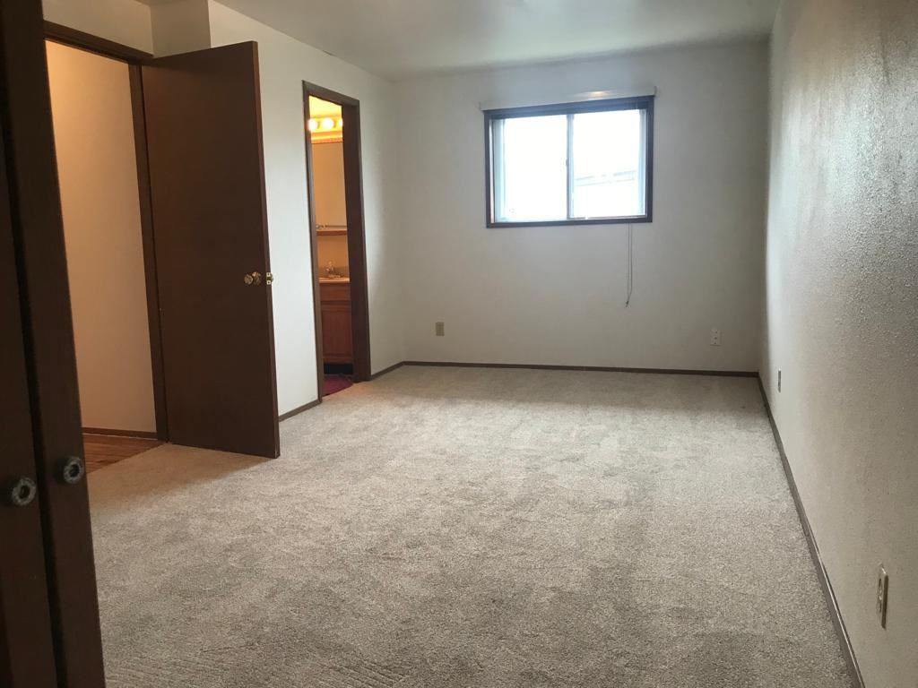 802 Index Court Northeast - Photo 2 of 13