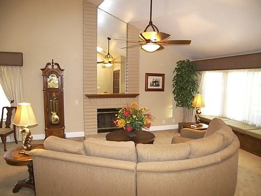 761 Willow Glen - Photo 3 of 13