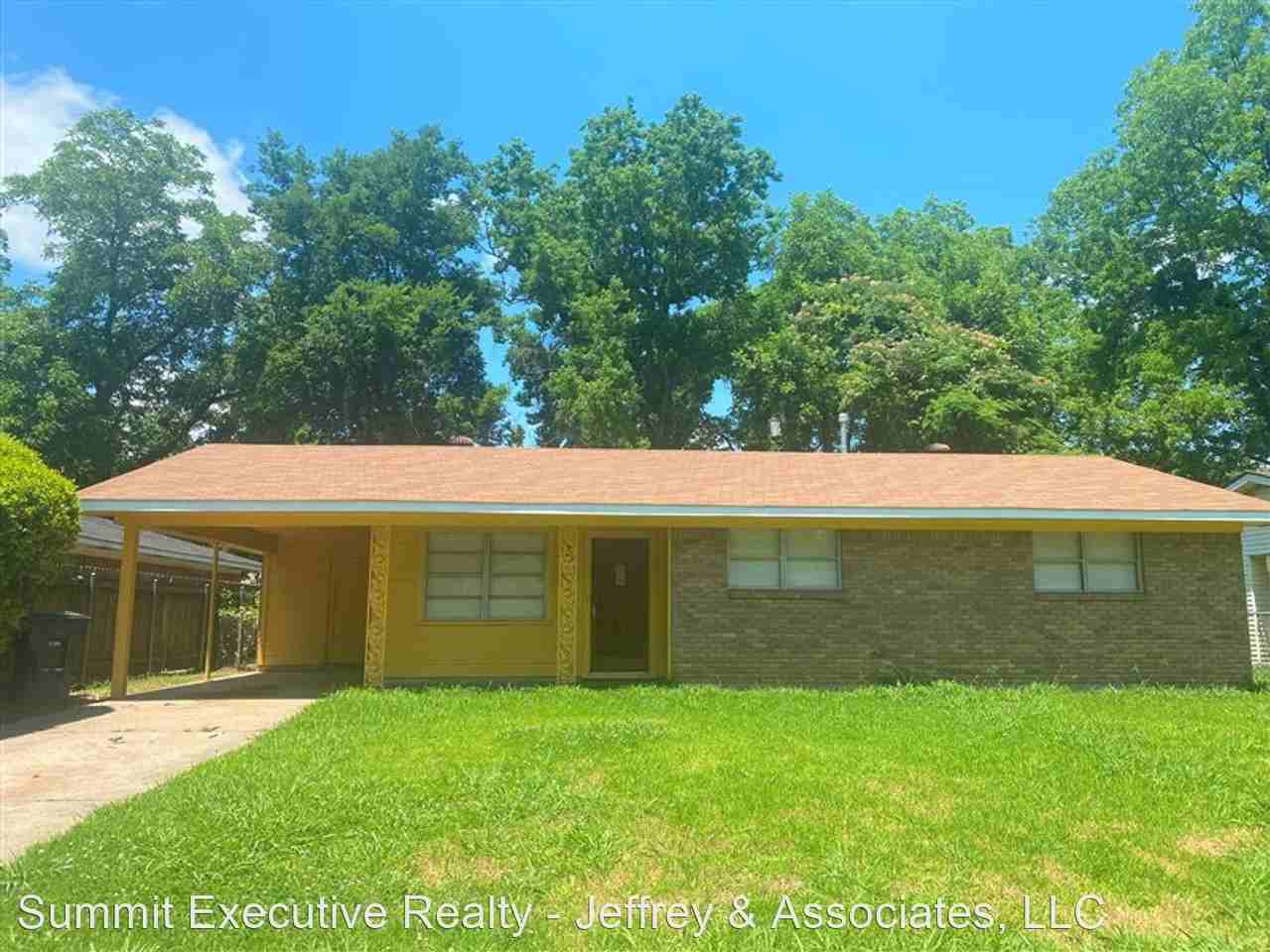 414 Iroquois Trl - Photo 2 of 20