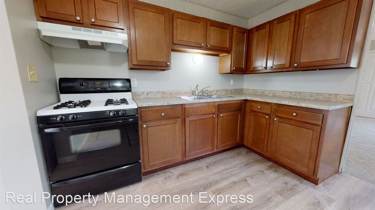 2213 W 15th St - Photo 3 of 11