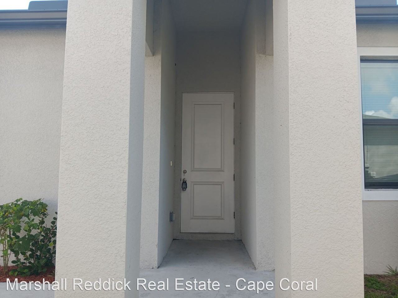 Super Cute 2 bed with a den off Grant Blvd - Photo 2 of 26