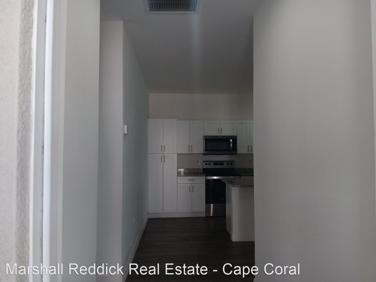 Super Cute 2 bed with a den off Grant Blvd - Photo 3 of 26