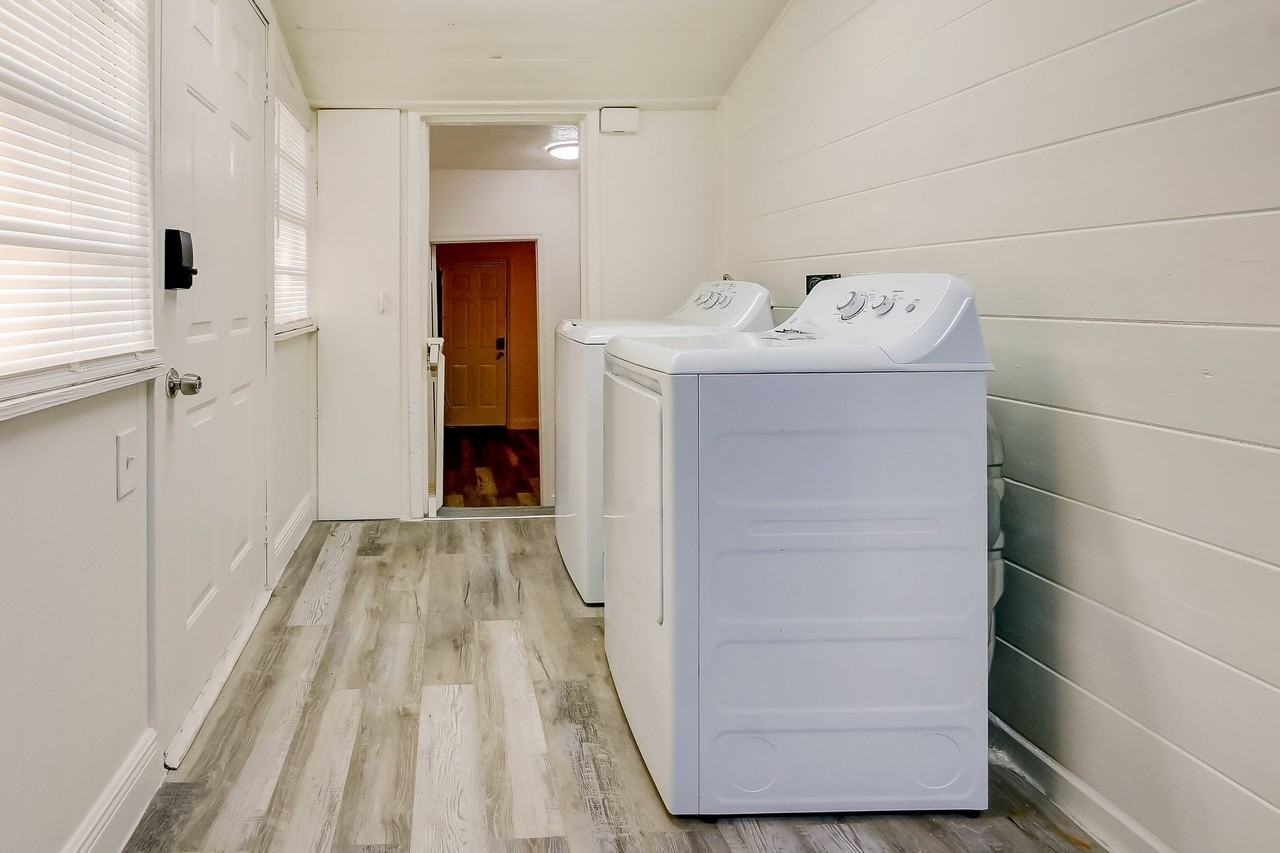 E Cayuga St - Photo 7 of 10