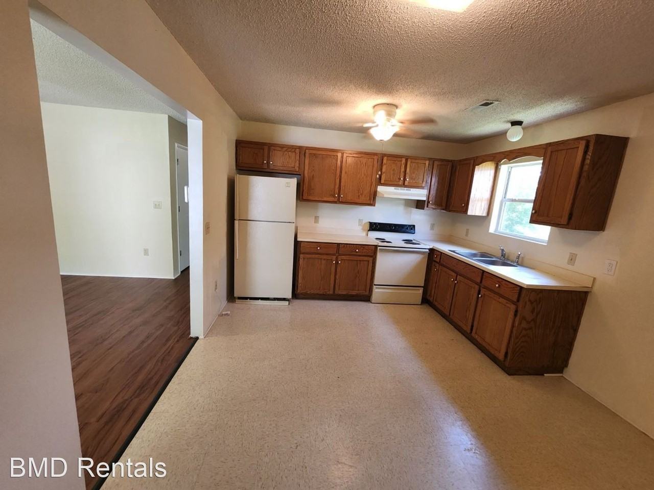 209 E Broad St - Photo 2 of 18