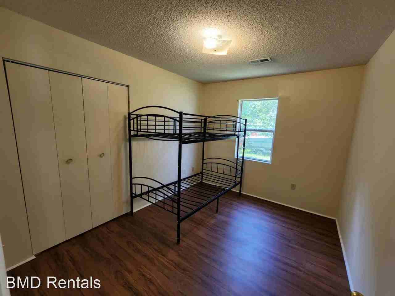 209 E Broad St - Photo 3 of 18