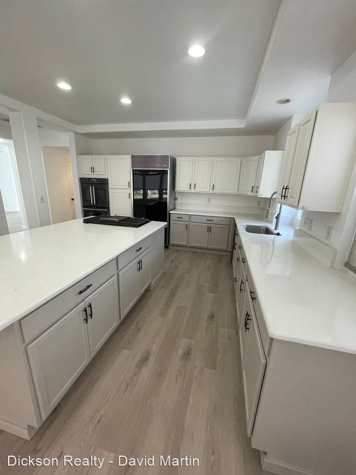 3224 Mirador Ct - Photo 2 of 16