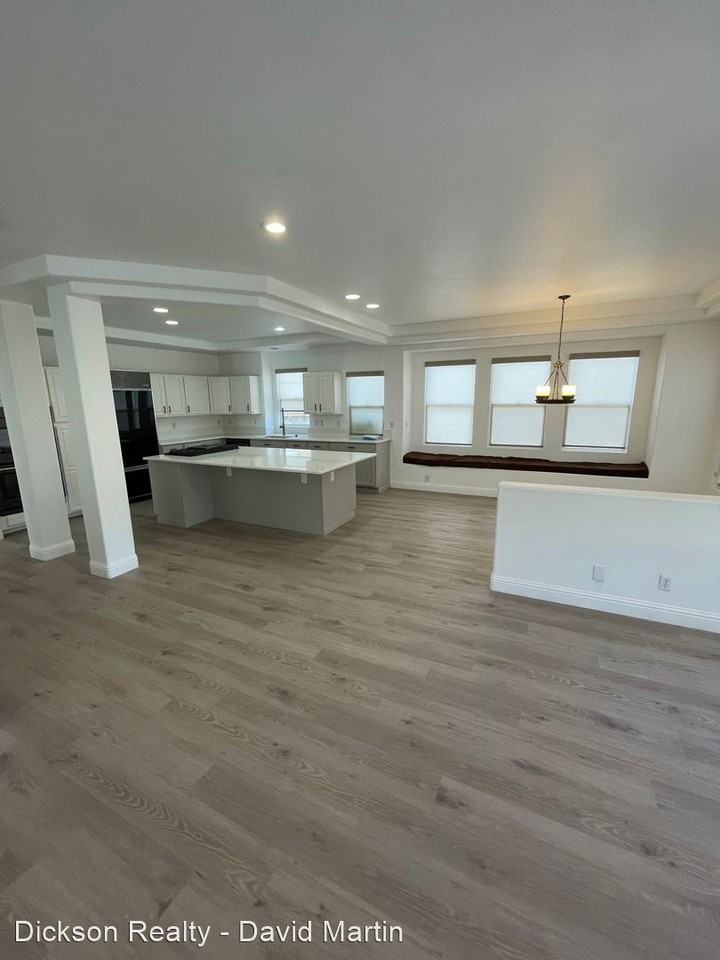 3224 Mirador Ct - Photo 3 of 16