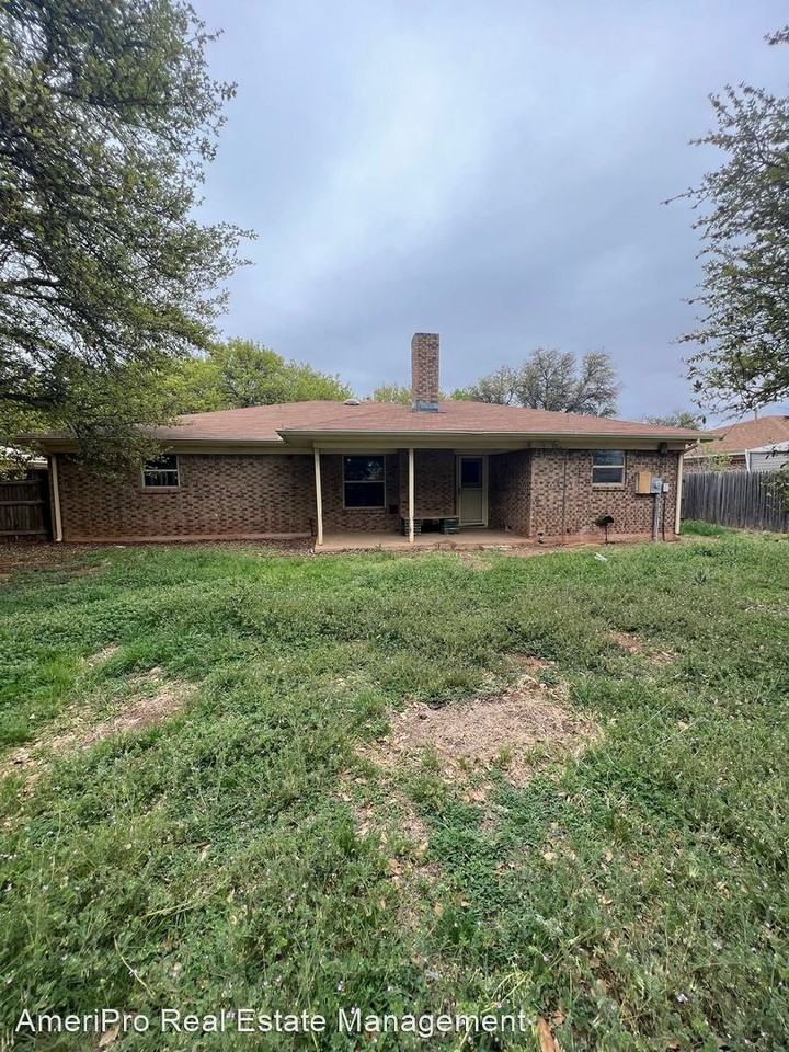 3140 Primrose Dr - Photo 2 of 14