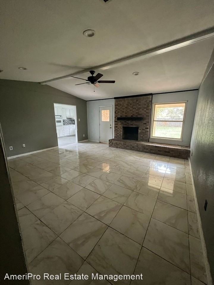 3140 Primrose Dr - Photo 3 of 14