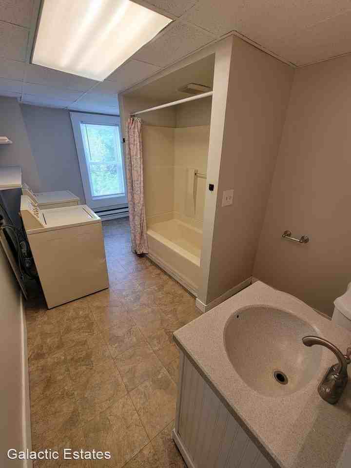 667 Massabesic St Apartments in Hallsville, Manchester, NH 03103 Zumper