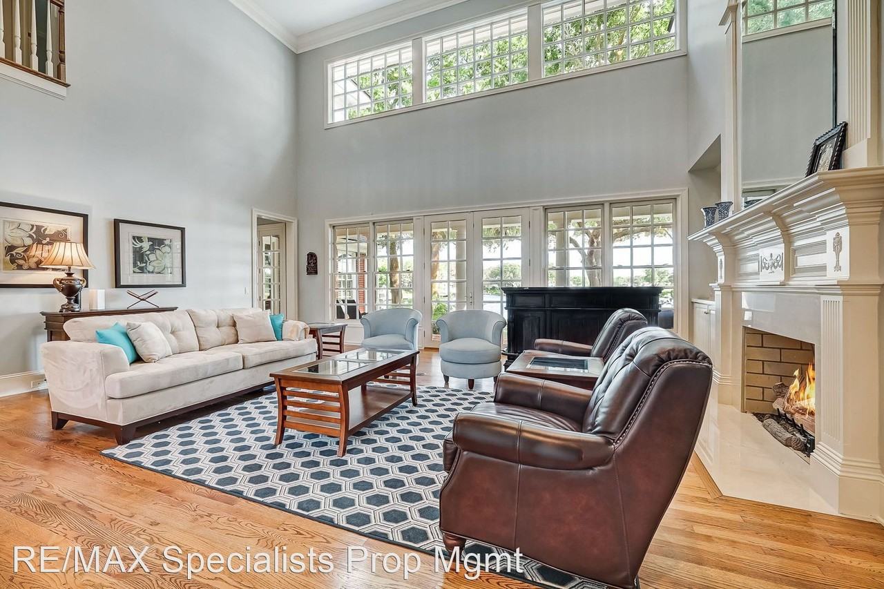 1232 Windsor Harbor Dr - Photo 2 of 10