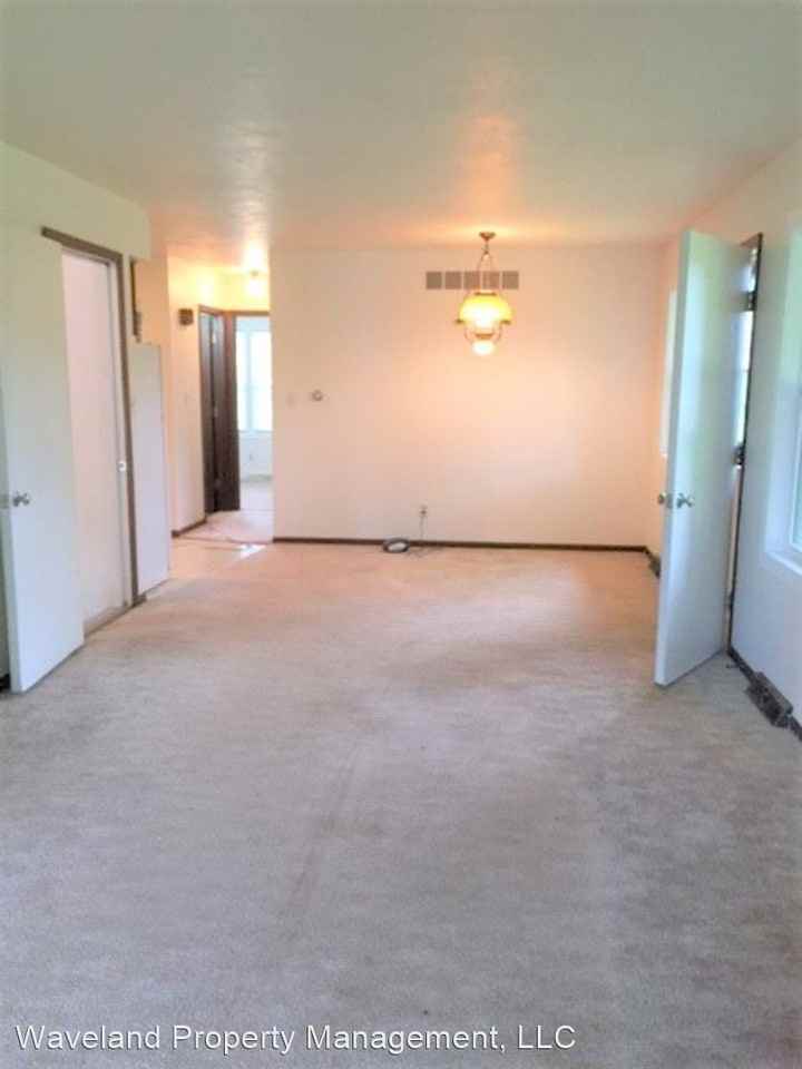 Southside Two Bedroom Duplex - Photo 3 of 10