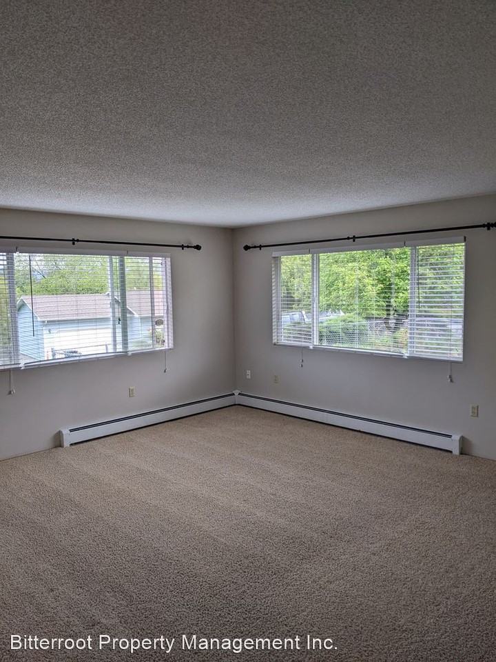 2701 Southhills Dr - Photo 3 of 20