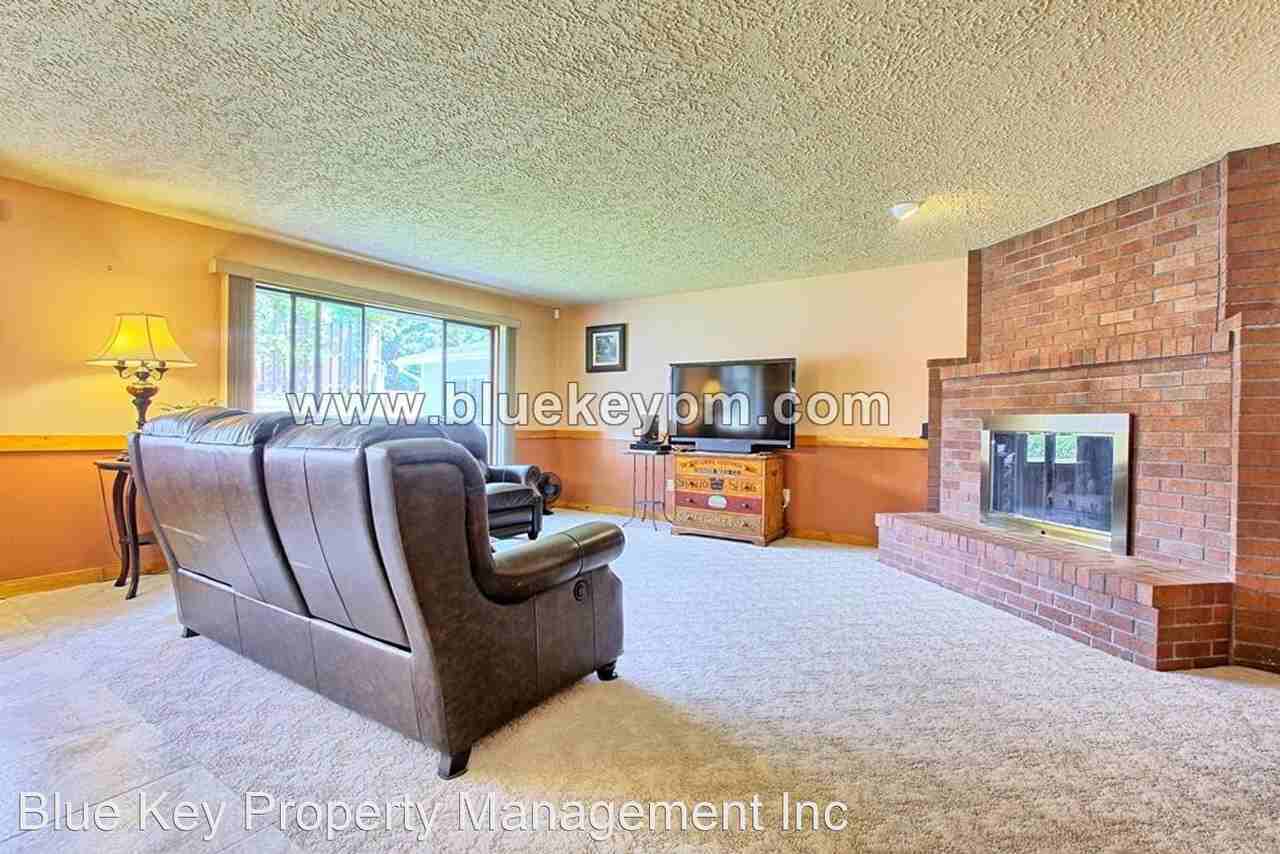 10913 Ne 27th Ave - Photo 3 of 13