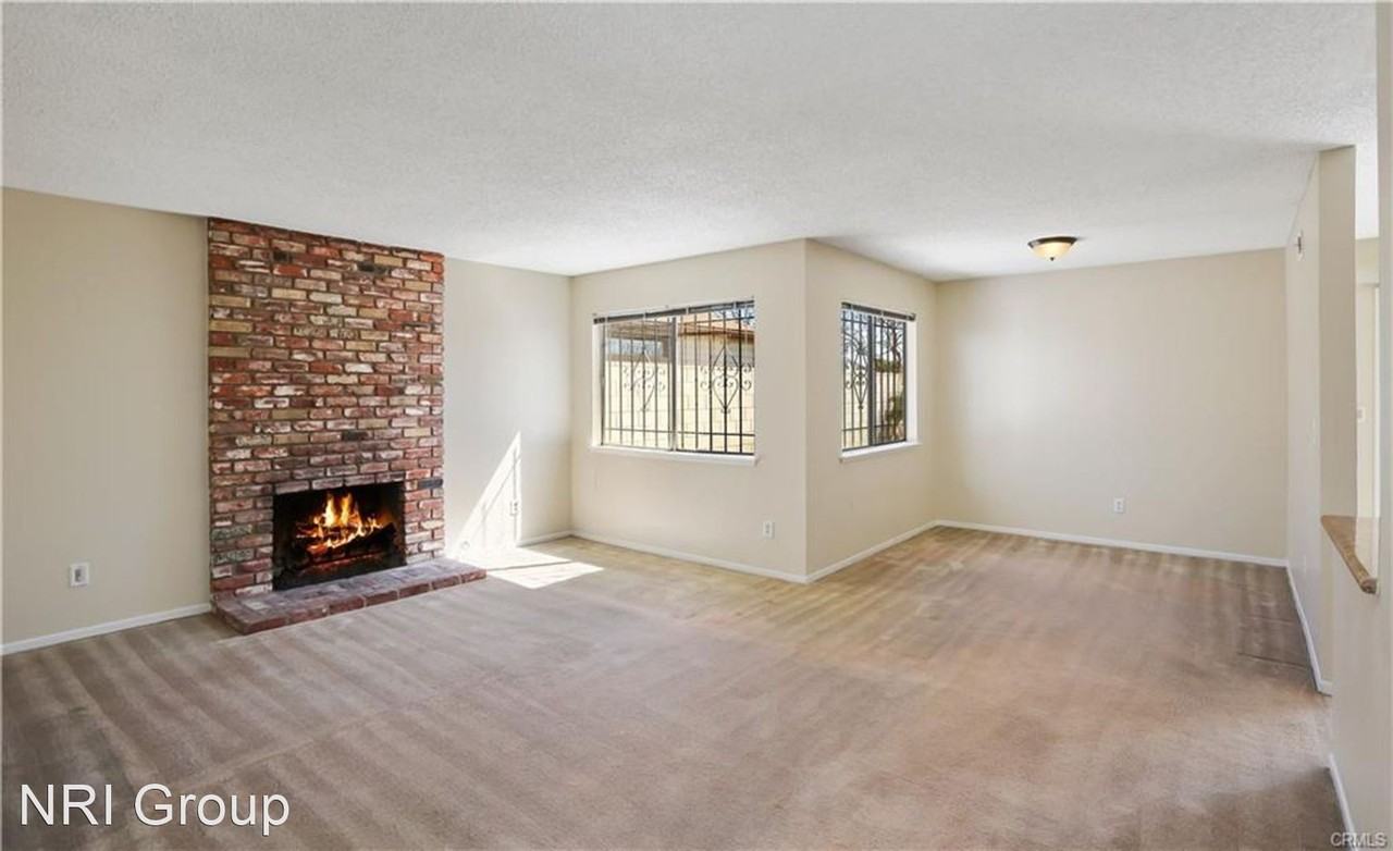 15902 King Cir - Photo 2 of 7