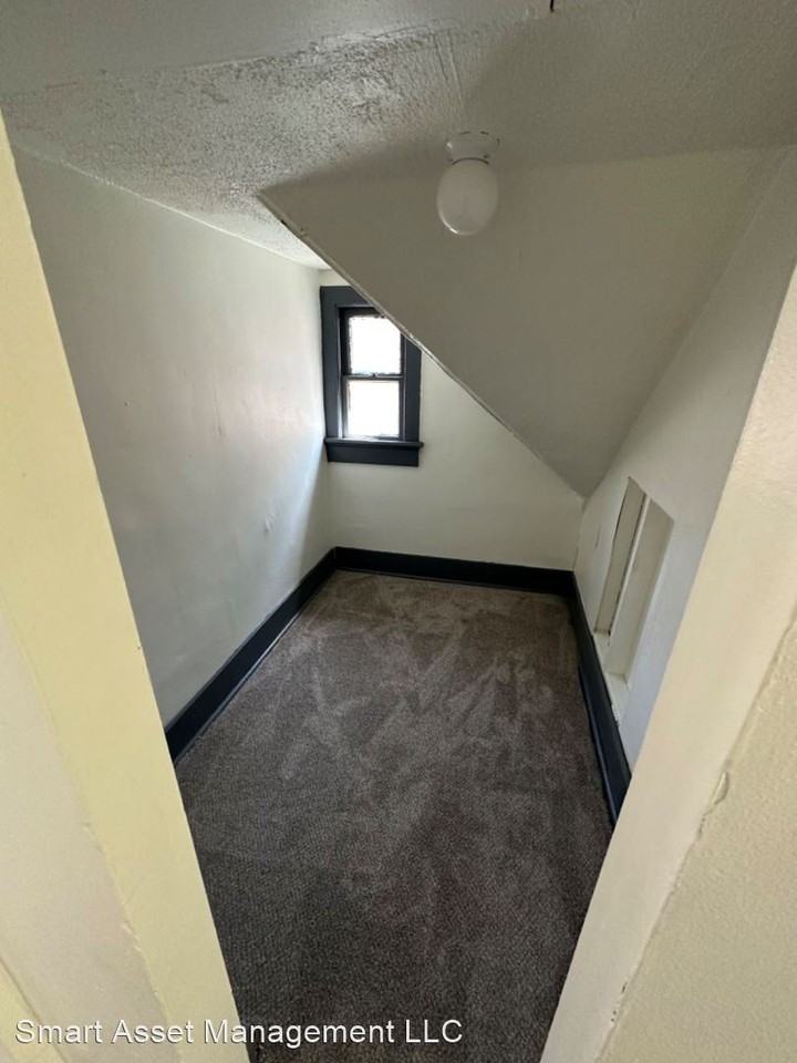 3705 N Port Washington Rd - Photo 3 of 14