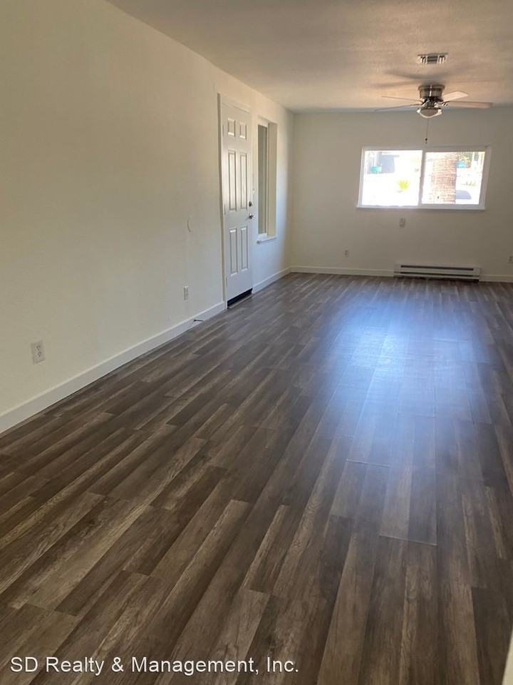 1425 Louise Dr - Photo 3 of 16