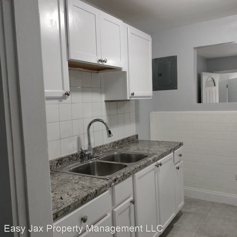 1727 Academy St - Photo 2 of 9