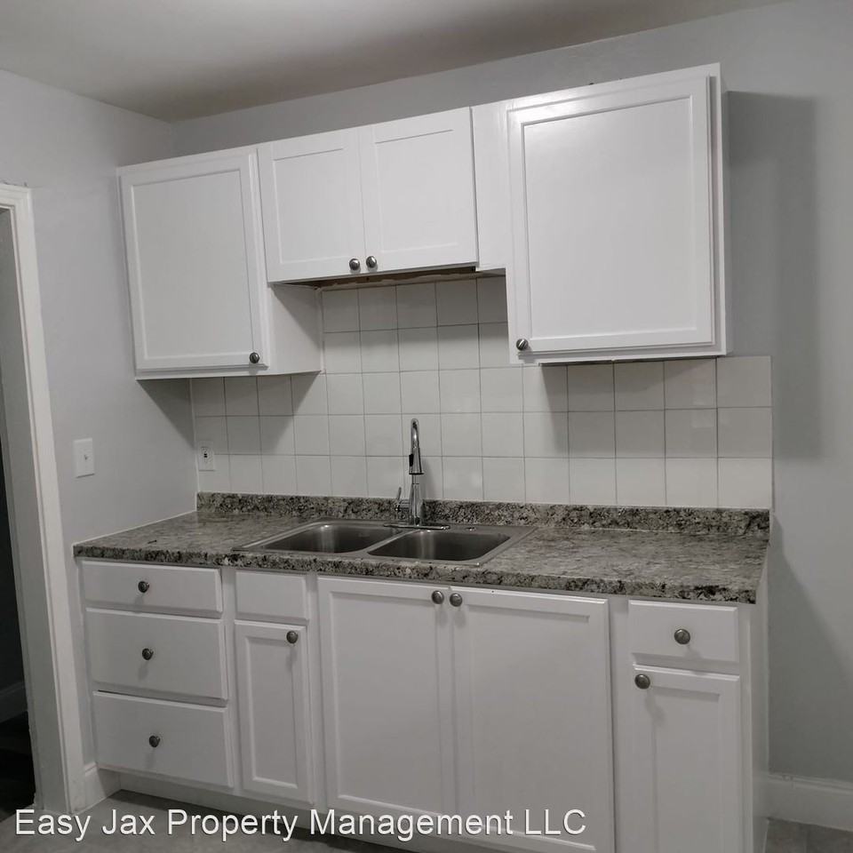 1727 Academy St - Photo 3 of 9