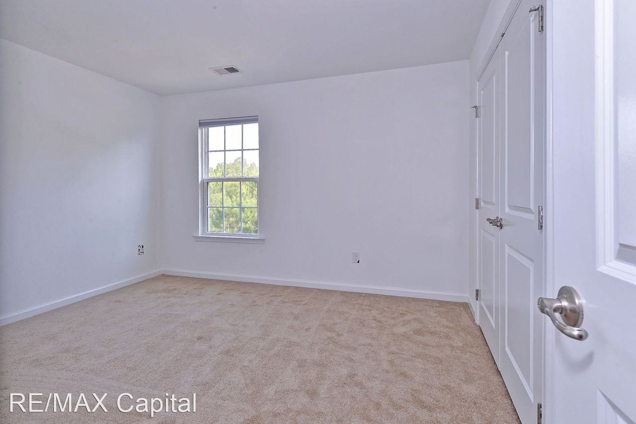 5881 Pilmour Dr - Photo 3 of 34