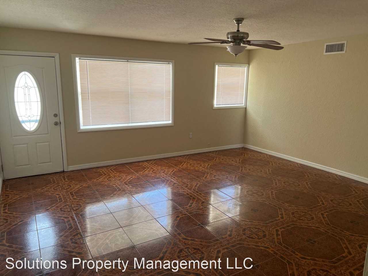 2033 Robinhood Dr - Photo 3 of 4
