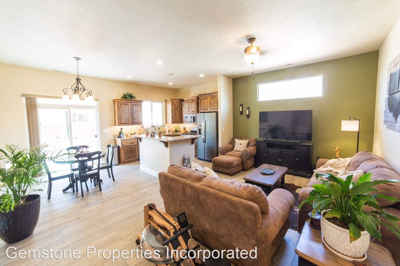 2565 W 245 N - Photo 2 of 14