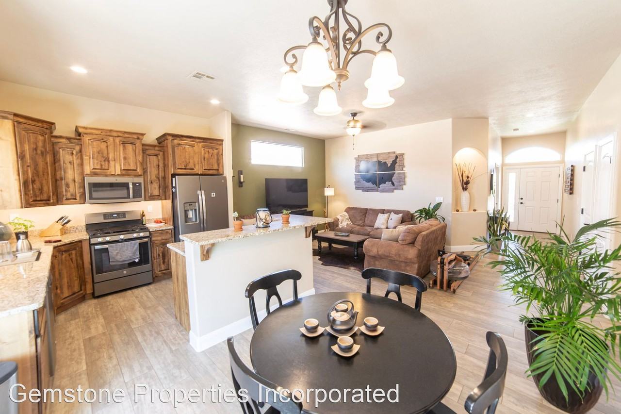 2565 W 245 N - Photo 3 of 14