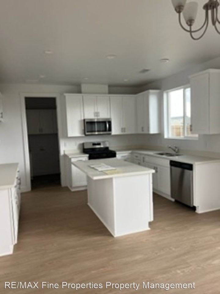 11557 Cepheus Rd - Photo 3 of 13