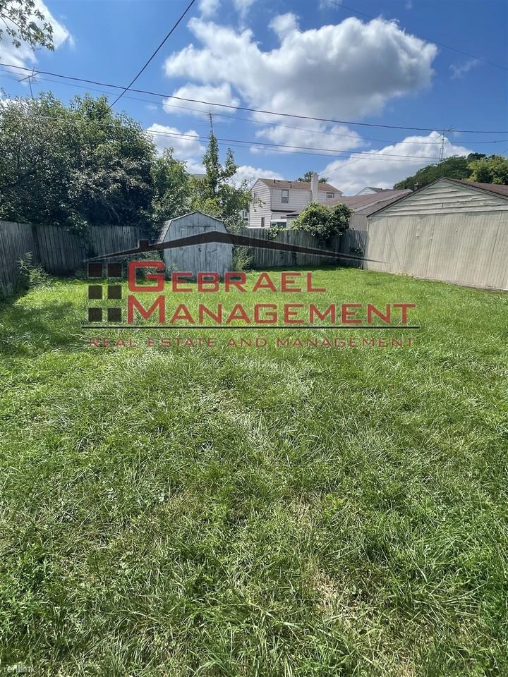 3522 Bennett Ave - Photo 2 of 9