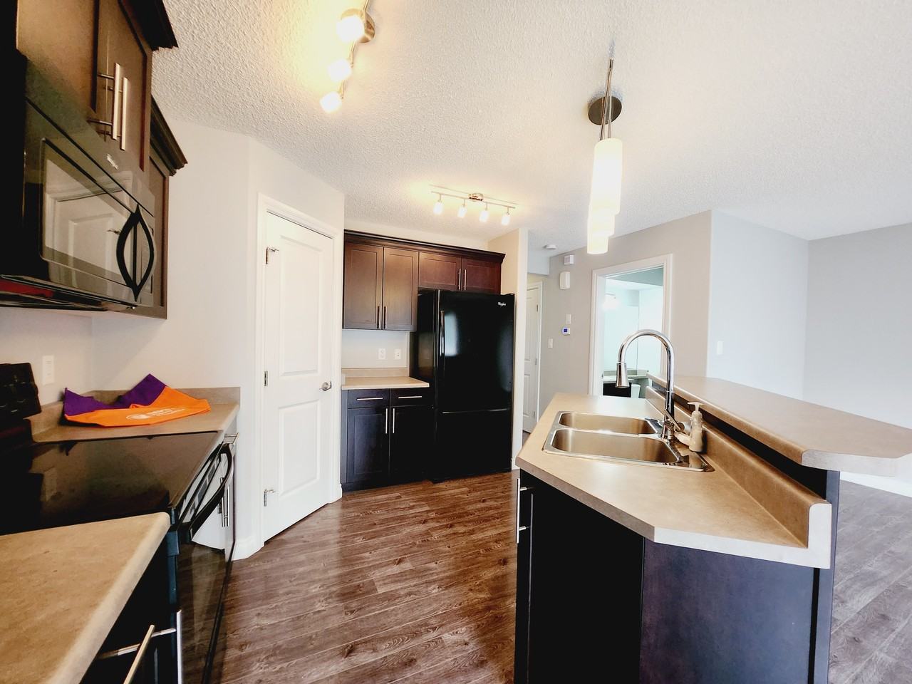 21123 94 Ave Nw - Photo 3 of 37