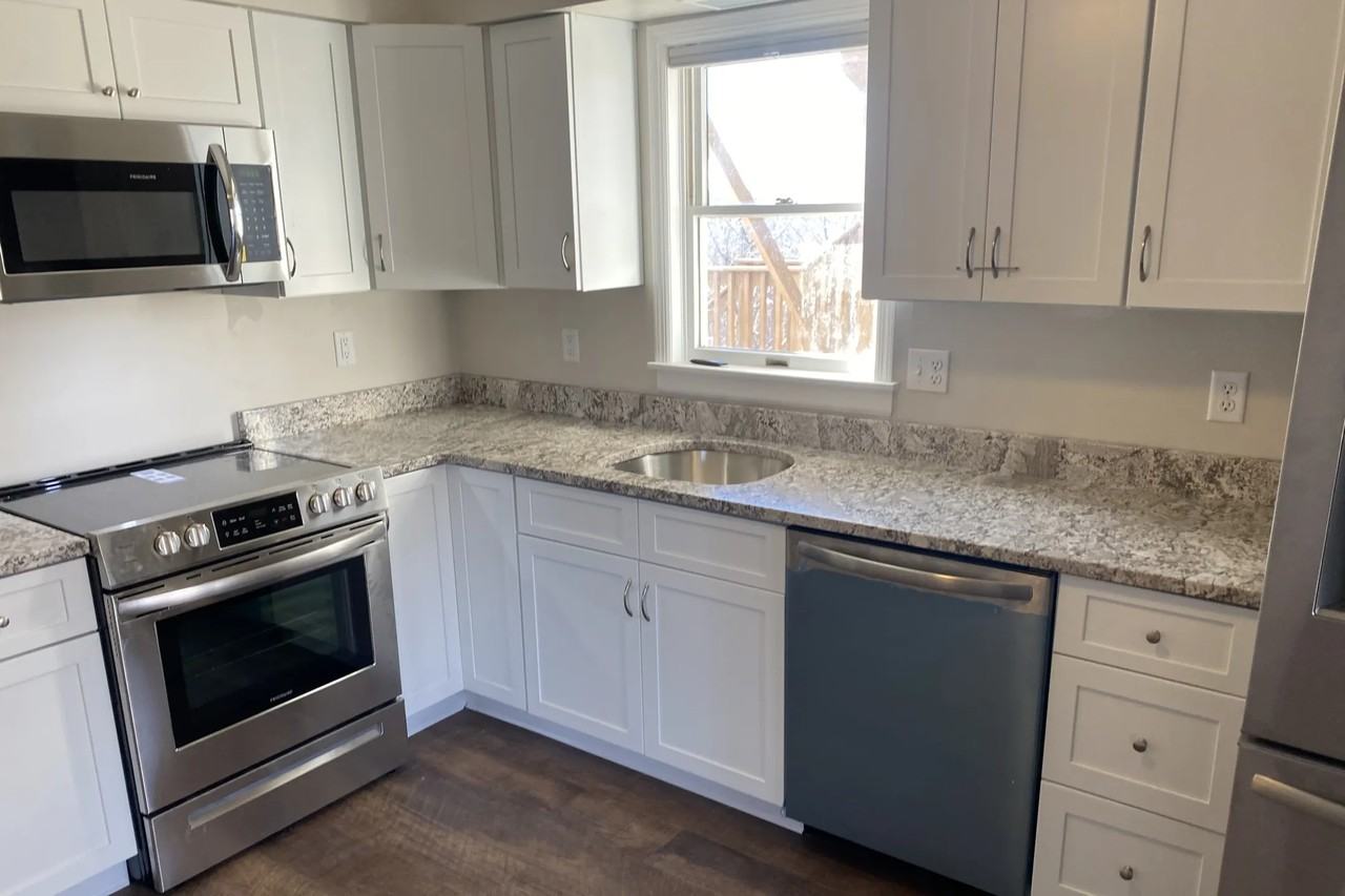 106 Parkview St S - Photo 2 of 9