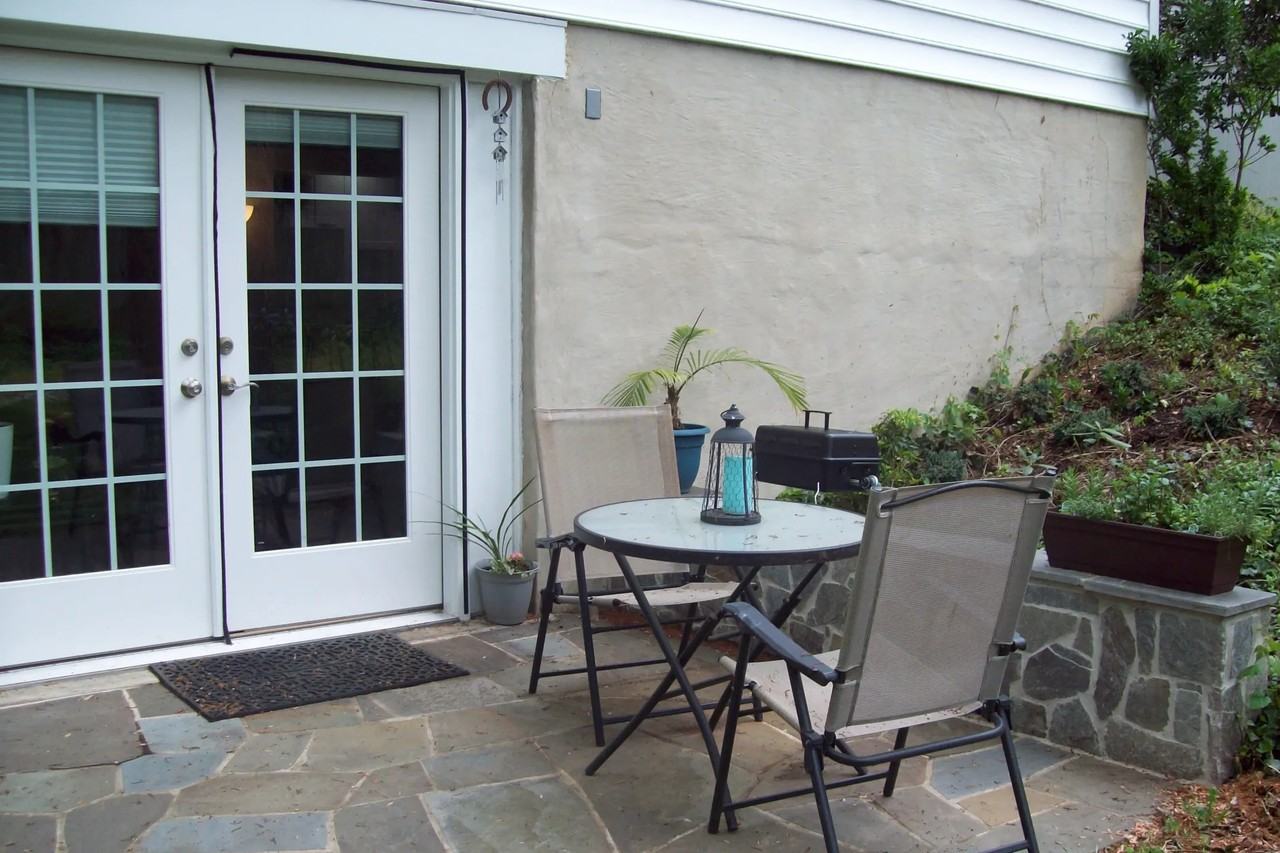 2213 Sherwood Hall Ln - Photo 2 of 10