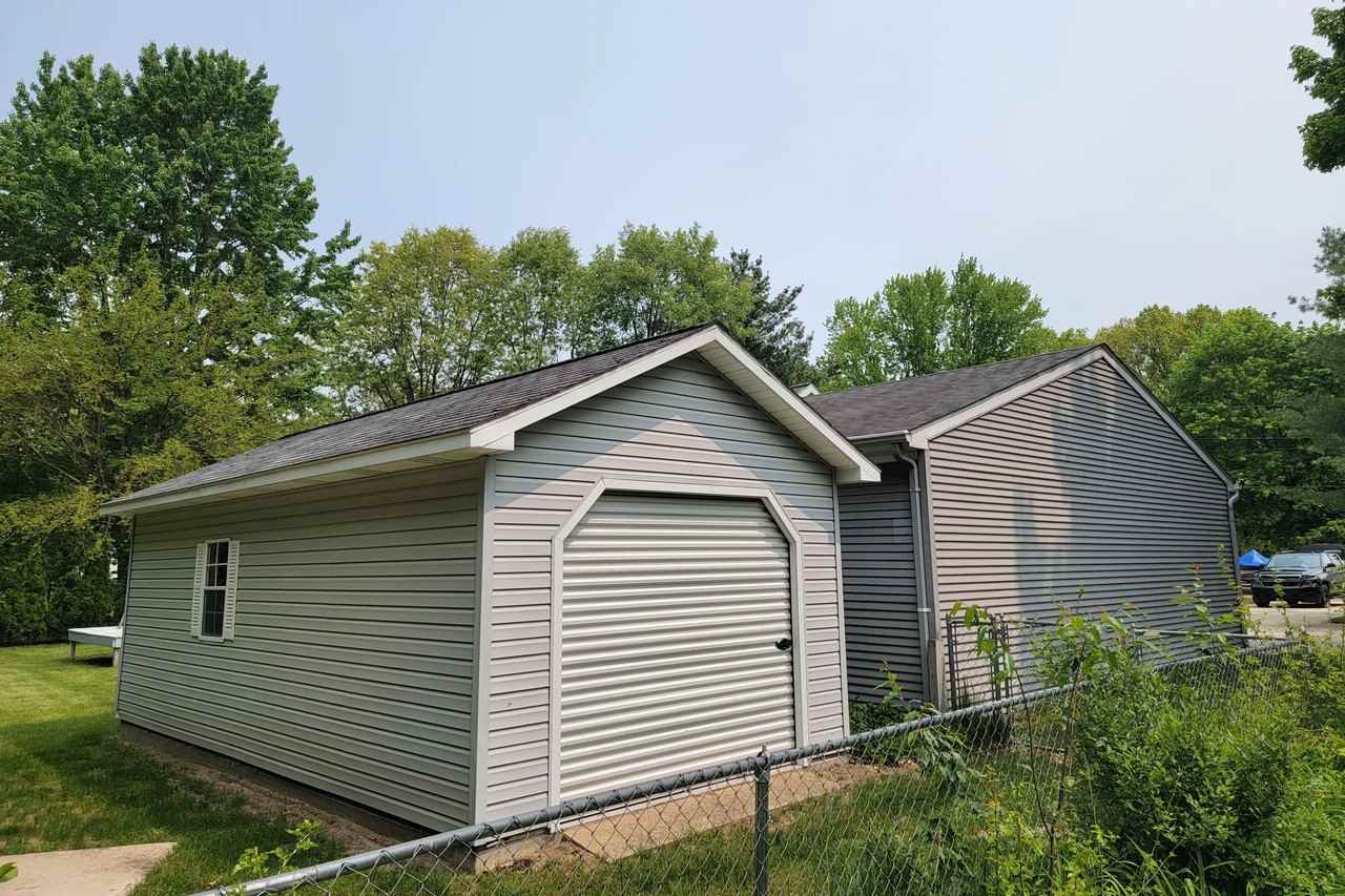 824 Edgecreek Dr - Photo 2 of 11