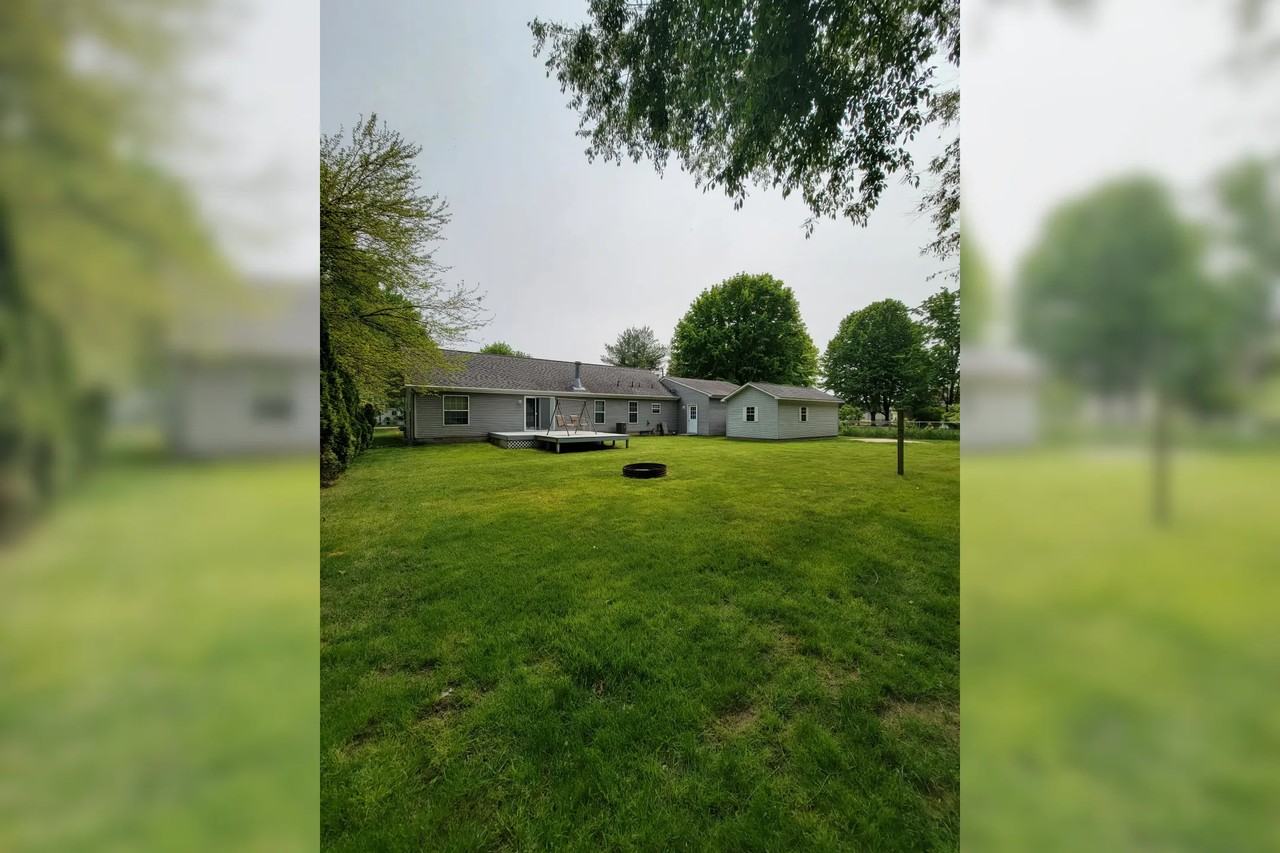 824 Edgecreek Dr - Photo 3 of 11