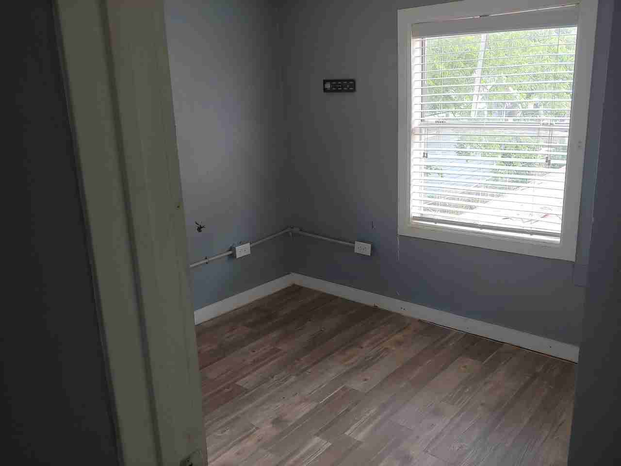 827 W Rosewood Ave - Photo 2 of 5