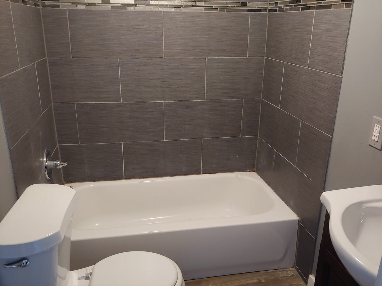 827 W Rosewood Ave - Photo 3 of 5