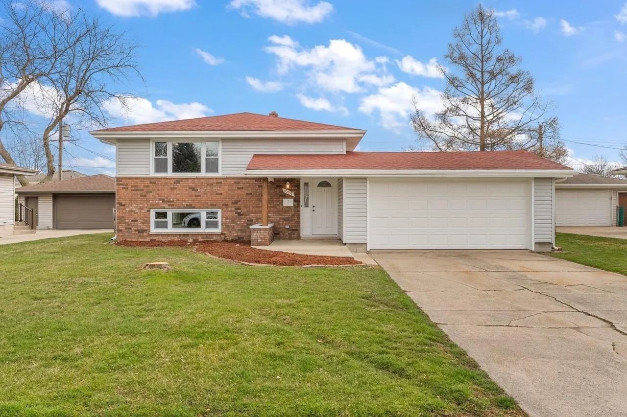 10037 4th St - Photo 2 of 28