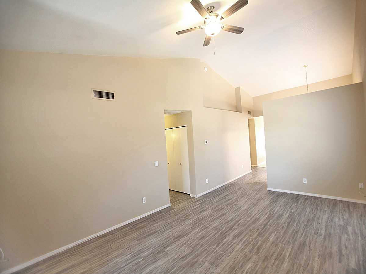 9903 N 77th Ave - Photo 2 of 18
