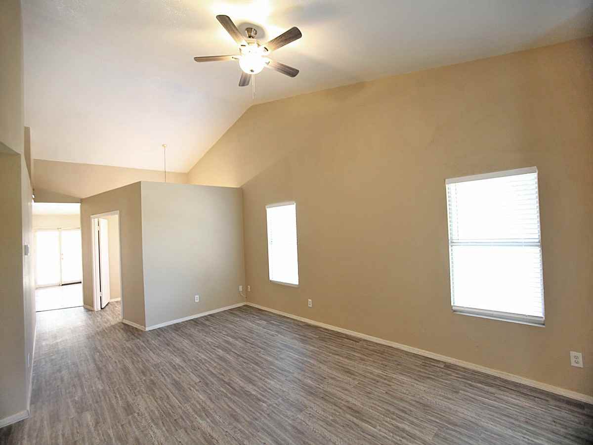 9903 N 77th Ave - Photo 3 of 18