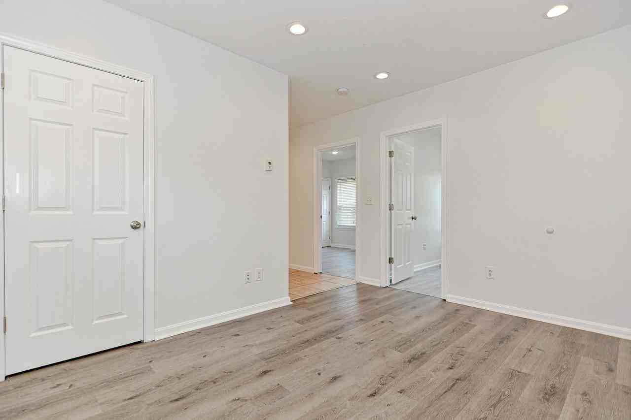 20 Russell St - Photo 2 of 23